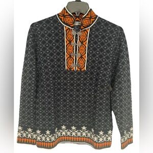 EXCELLENT CONDITION WOMEN’S SIZE MEDIUM BEAUTIFUL CABELas SWEATER